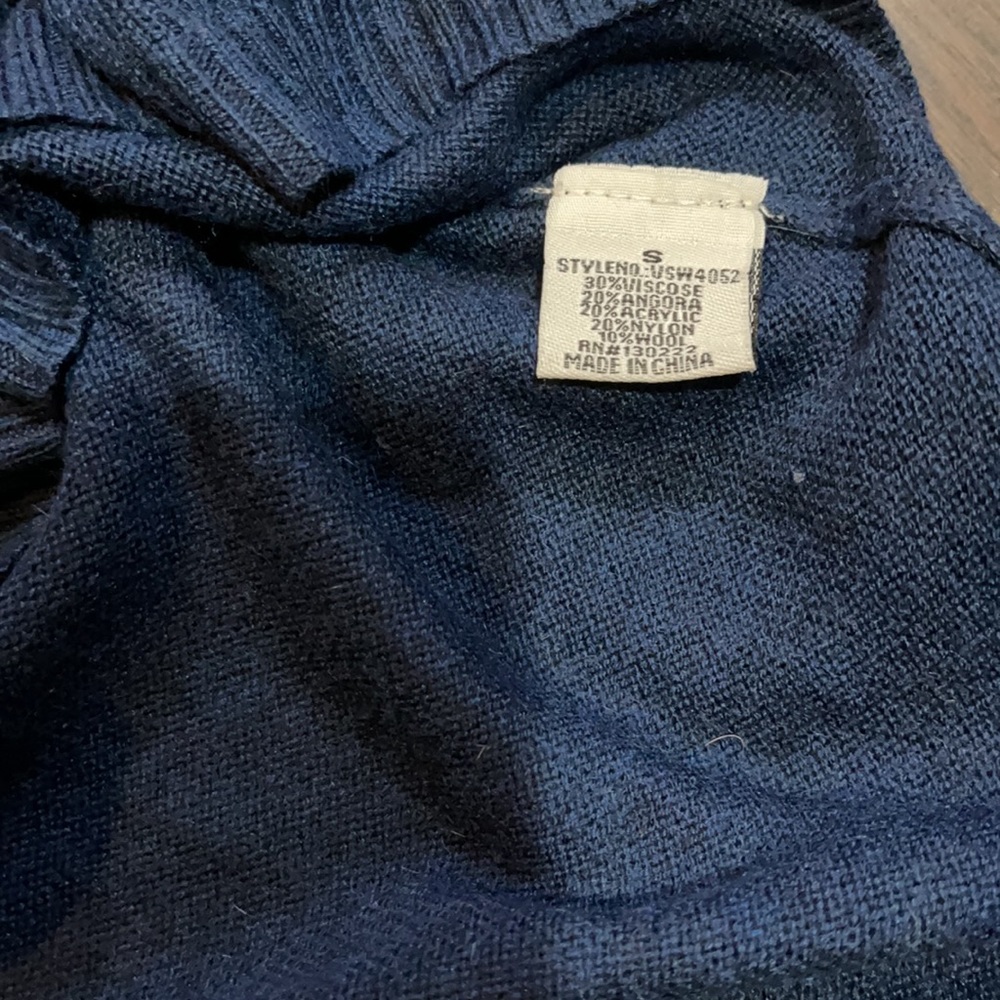 Sweater - Picture 3 of 7